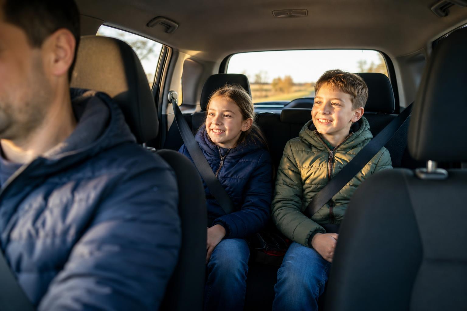Die besten Podcasts für die nächste Autofahrt mit Kindern